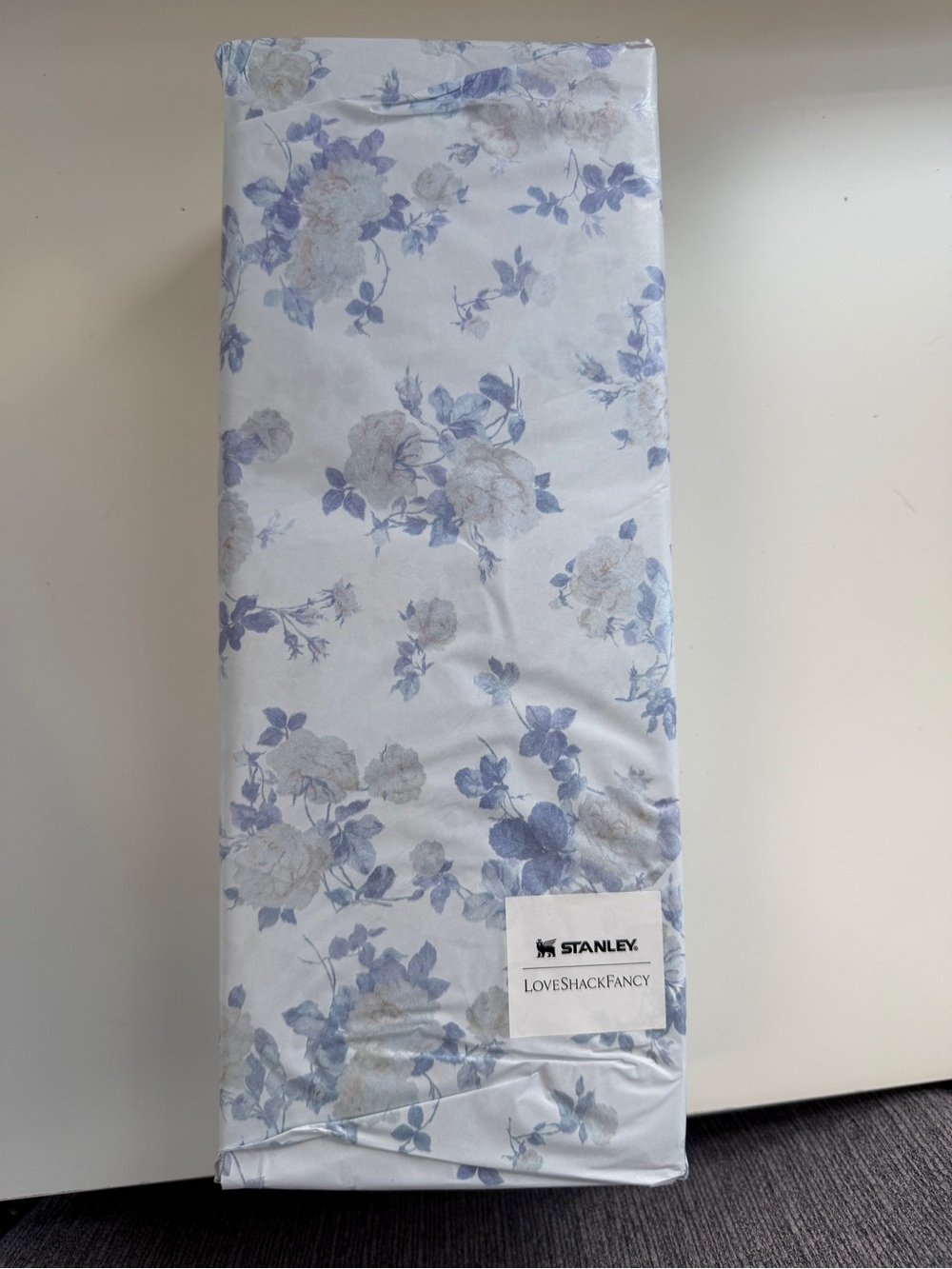 NEW Stanley X LoveShackFancy Everblooming Rosettes All Day Slim 20 oz bottle - Picture 6 of 9